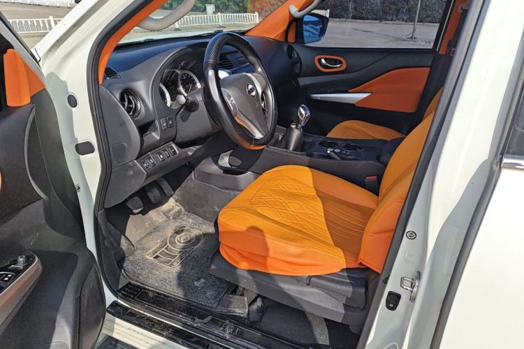 Used Nissan Terra 2020 2.5L XE Manual Two-Wheel-Drive Elite Edition Interior 2