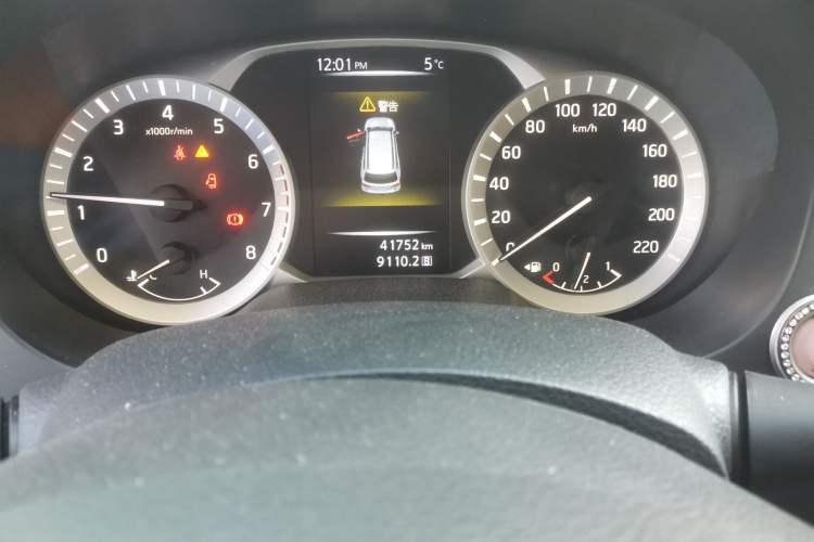 Used Nissan Terra 2020 2.5L XE Manual Two-Wheel-Drive Elite Edition Odometer Close Up