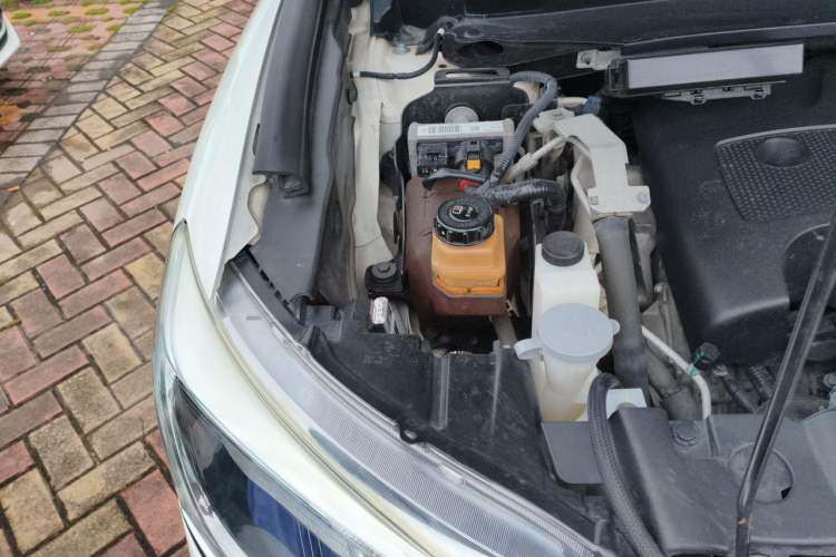 Used Nissan Terra  Engine Bay Right