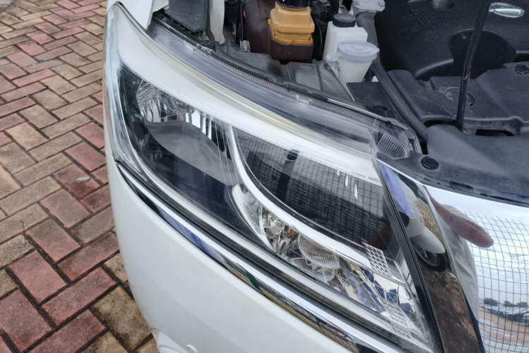 Used Nissan Terra  Right Front Headlight
