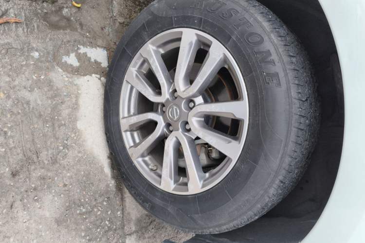 Used Nissan Terra  Right Front Wheel Hub