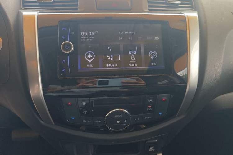 Used Nissan Terra 2018 2.5L Automatic 2WD Luxury Edition Audio And AC Panel
