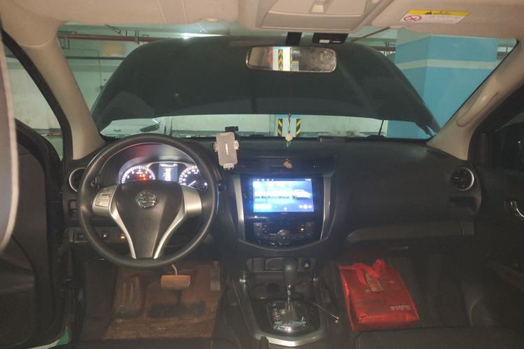 Used Nissan Terra 2018 2.5L Automatic 2WD Luxury Edition Center Console
