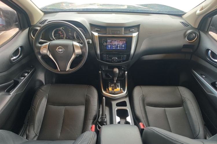 Used Nissan Terra 2018 2.5L Automatic 2WD Luxury Edition Center Console