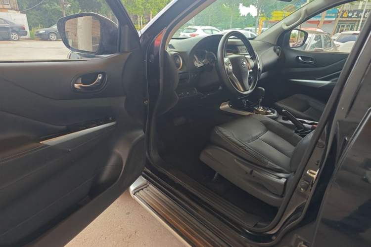 Used Nissan Terra 2018 2.5L Automatic 2WD Luxury Edition Driver Seat