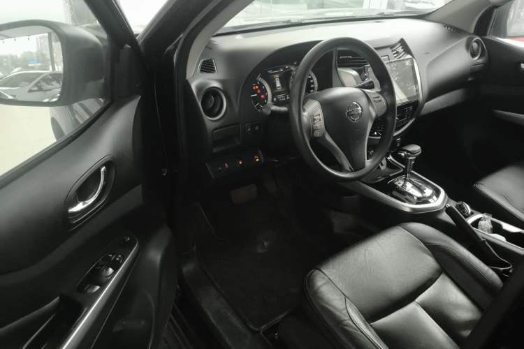 Used Nissan Terra 2018 2.5L Automatic 4x4 Luxury Edition Driver Seat