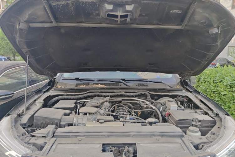 Used Nissan Terra 2018 2.5L Manual Two-Wheel Drive Elite Edition Engine Bay