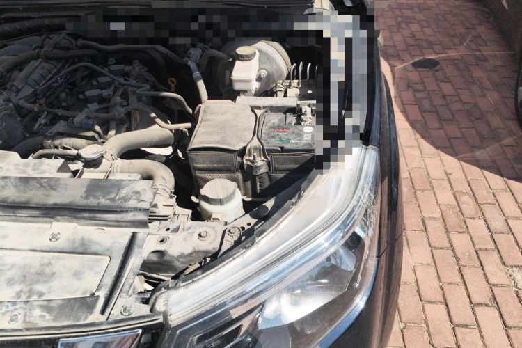 Used Nissan Terra 2018 2.5L Automatic 2WD Luxury Edition Engine Bay Left
