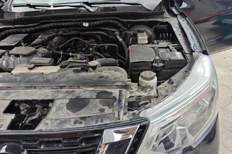 Used Nissan Terra 2018 2.5L Automatic 2WD Luxury Edition Engine Bay Left