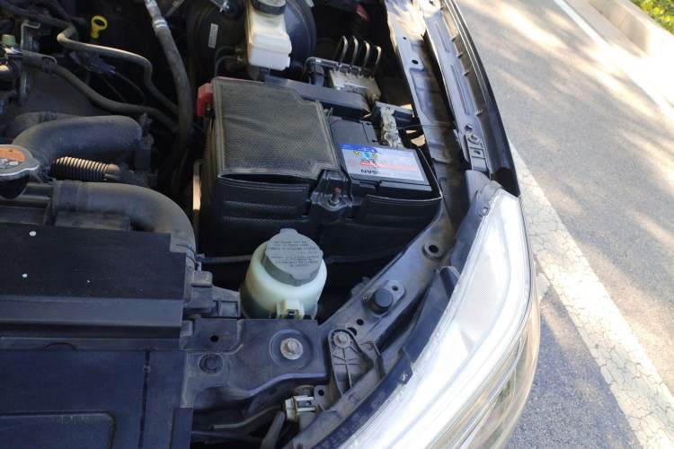 Used Nissan Terra 2018 2.5L Automatic 4x4 Flagship Edition Engine Bay Left