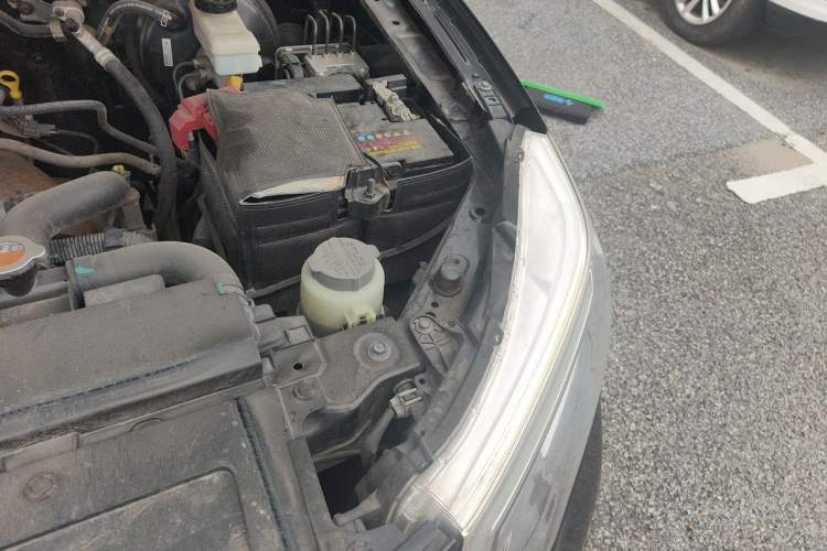 Used Nissan Terra 2018 2.5L Automatic 4x4 Flagship Edition Engine Bay Left