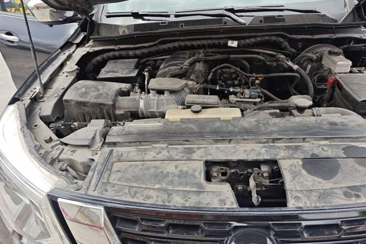 Used Nissan Terra 2018 2.5L Automatic 2WD Luxury Edition Engine Bay Right