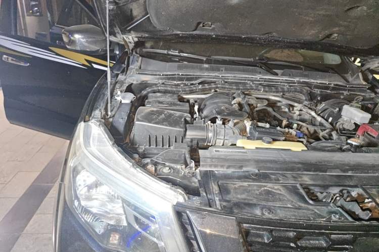 Used Nissan Terra 2018 2.5L Automatic 2WD Luxury Edition Engine Bay Right