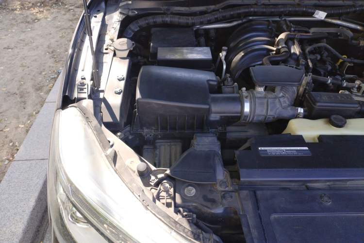 Used Nissan Terra 2018 2.5L Automatic 4x4 Flagship Edition Engine Bay Right