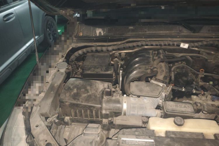 Used Nissan Terra 2018 2.5L Automatic 2WD Luxury Edition Engine Bay Right