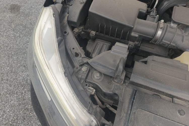 Used Nissan Terra 2018 2.5L Automatic 4x4 Flagship Edition Engine Bay Right