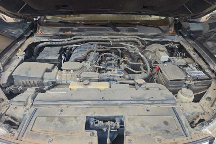 Used Nissan Terra 2018 2.5L Automatic 2WD Luxury Edition Engine Bay