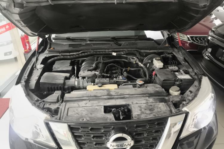 Used Nissan Terra 2018 2.5L Automatic 4x4 Luxury Edition Engine Bay