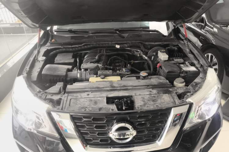 Used Nissan Terra 2018 2.5L Automatic 4x4 Luxury Edition Engine Bay