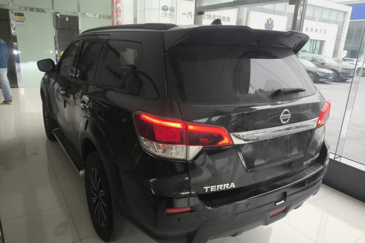Used Nissan Terra 2018 2.5L Automatic 4x4 Luxury Edition Exterior 2