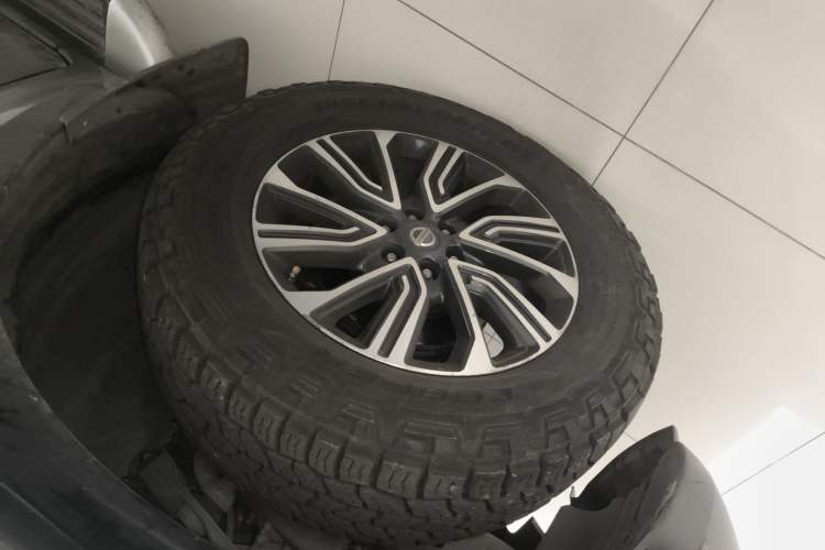 Used Nissan Terra 2018 2.5L Automatic 4x4 Luxury Edition Exterior 4