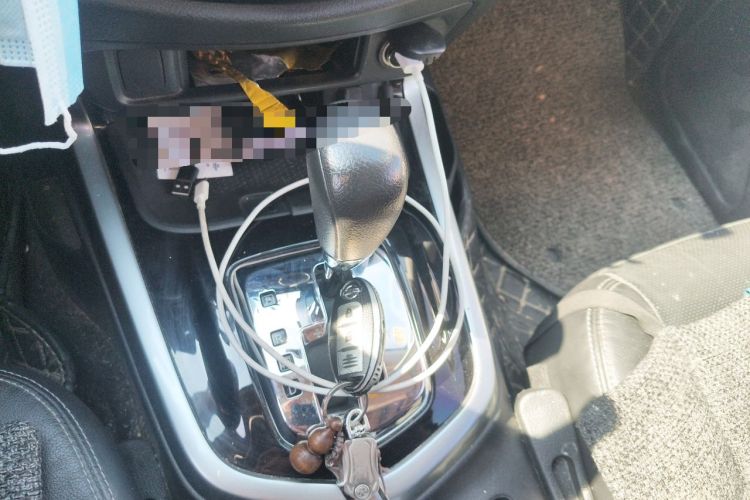 Used Nissan Terra 2018 2.5L Automatic 2WD Luxury Edition Gear Lever