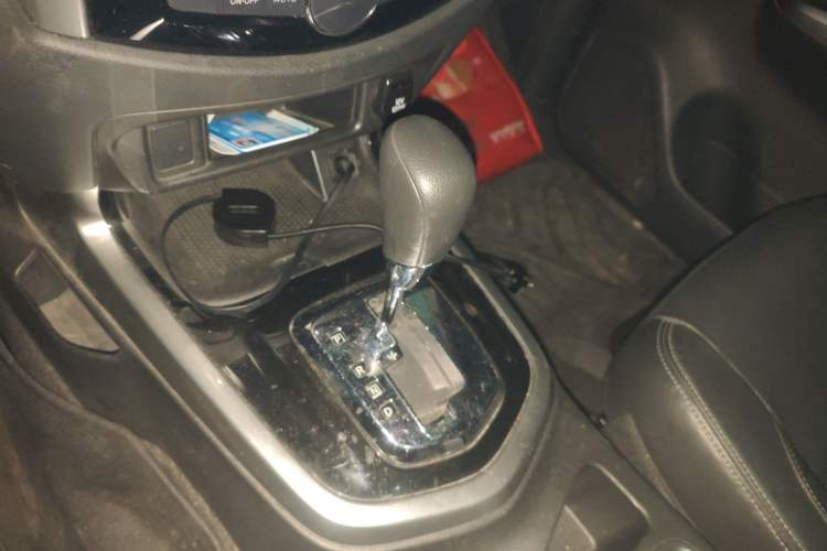 Used Nissan Terra 2018 2.5L Automatic 2WD Luxury Edition Gear Lever