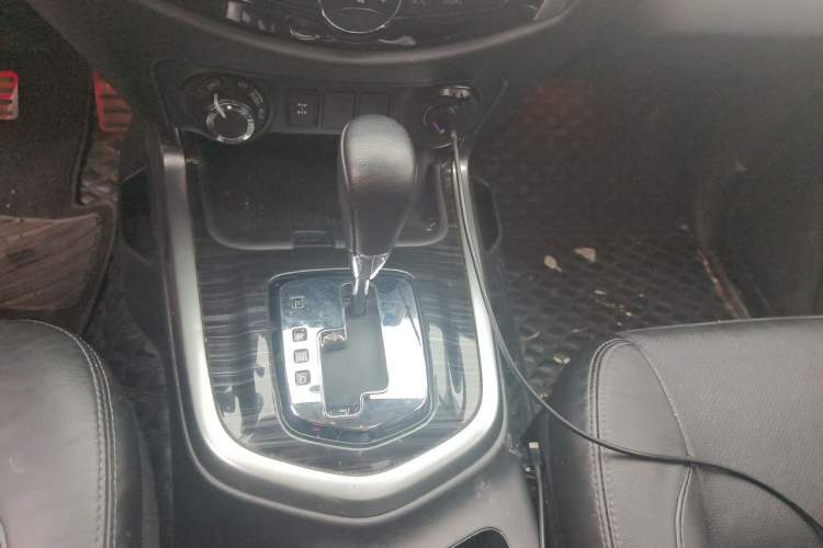 Used Nissan Terra 2018 2.5L Automatic 4x4 Flagship Edition Gear Lever