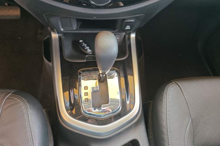Used Nissan Terra 2018 2.5L Automatic 2WD Luxury Edition Gear Lever