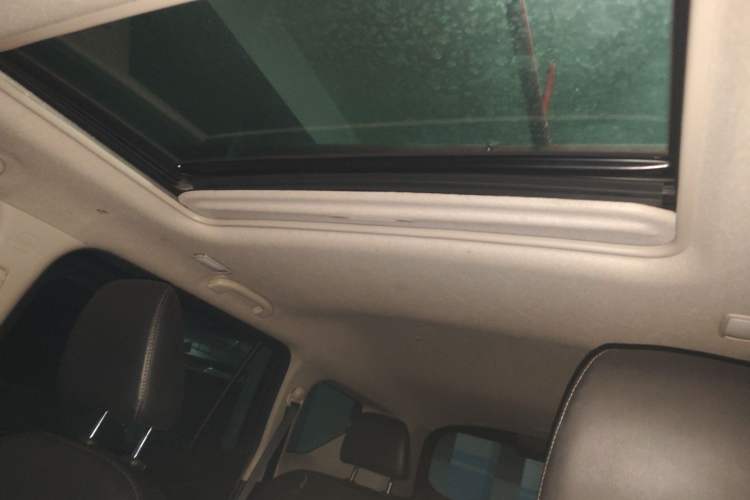 Used Nissan Terra 2018 2.5L Automatic 2WD Luxury Edition Headliner