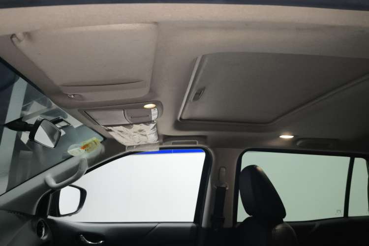 Used Nissan Terra 2018 2.5L Automatic 2WD Luxury Edition Headliner