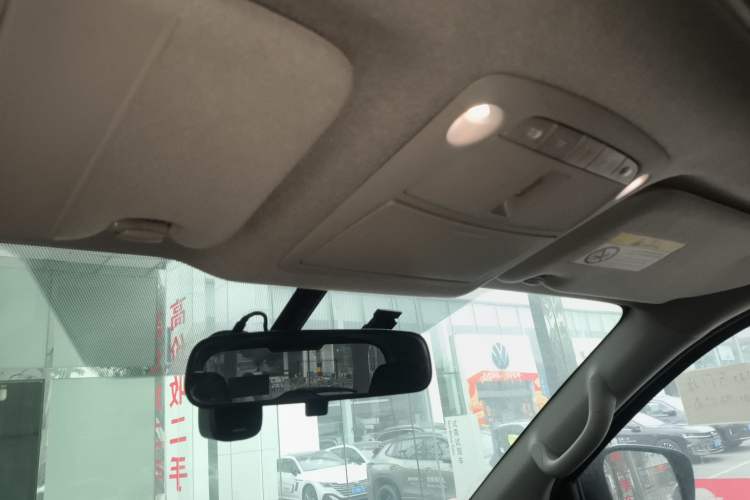 Used Nissan Terra 2018 2.5L Automatic 4x4 Luxury Edition Headliner