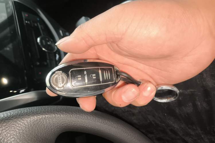 Used Nissan Terra 2018 2.5L Automatic 4x4 Luxury Edition Interior 1