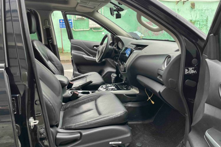Used Nissan Terra 2018 2.5L Automatic 4x4 Luxury Edition Interior 4