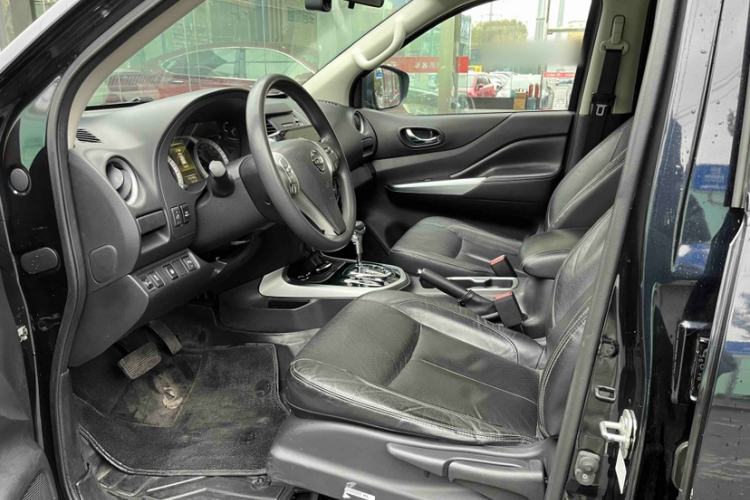 Used Nissan Terra 2018 2.5L Automatic 4x4 Luxury Edition Interior 6