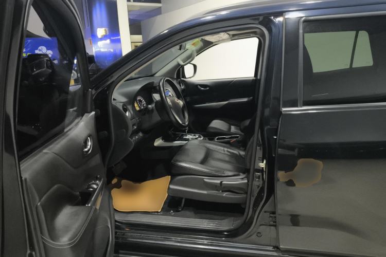 Used Nissan Terra 2018 2.5L Automatic 2WD Luxury Edition Left Front Seat