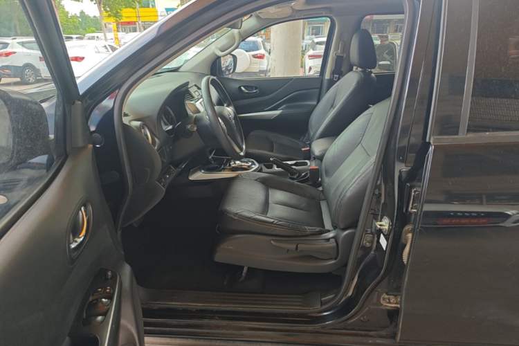 Used Nissan Terra 2018 2.5L Automatic 2WD Luxury Edition Left Front Seat