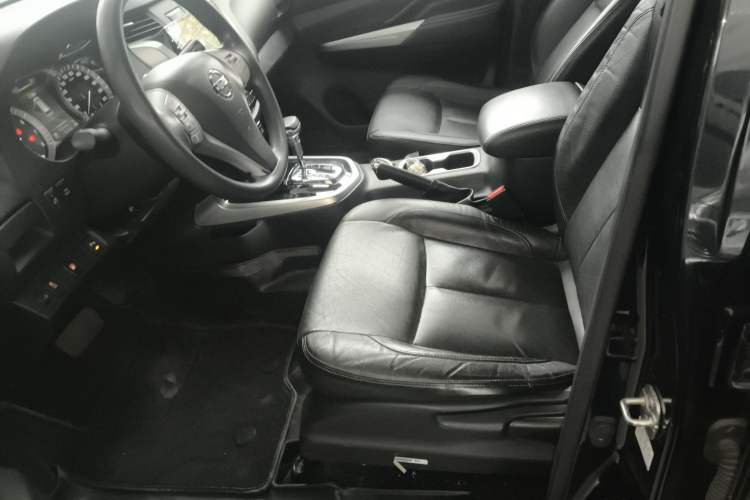 Used Nissan Terra 2018 2.5L Automatic 4x4 Luxury Edition Left Front Seat