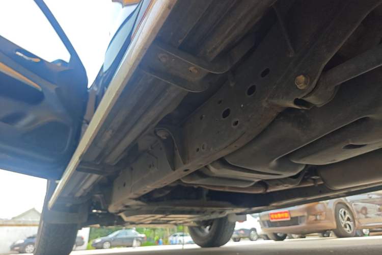 Used Nissan Terra 2018 2.5L Automatic 2WD Luxury Edition Left Side Sill
