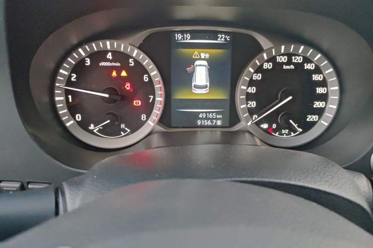Used Nissan Terra 2018 2.5L Manual Two-Wheel Drive Elite Edition Odometer Close Up