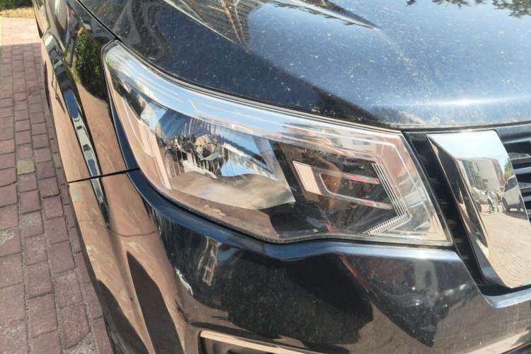 Used Nissan Terra 2018 2.5L Automatic 2WD Luxury Edition Right Front Headlight