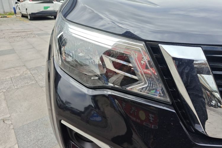Used Nissan Terra 2018 2.5L Automatic 2WD Luxury Edition Right Front Headlight