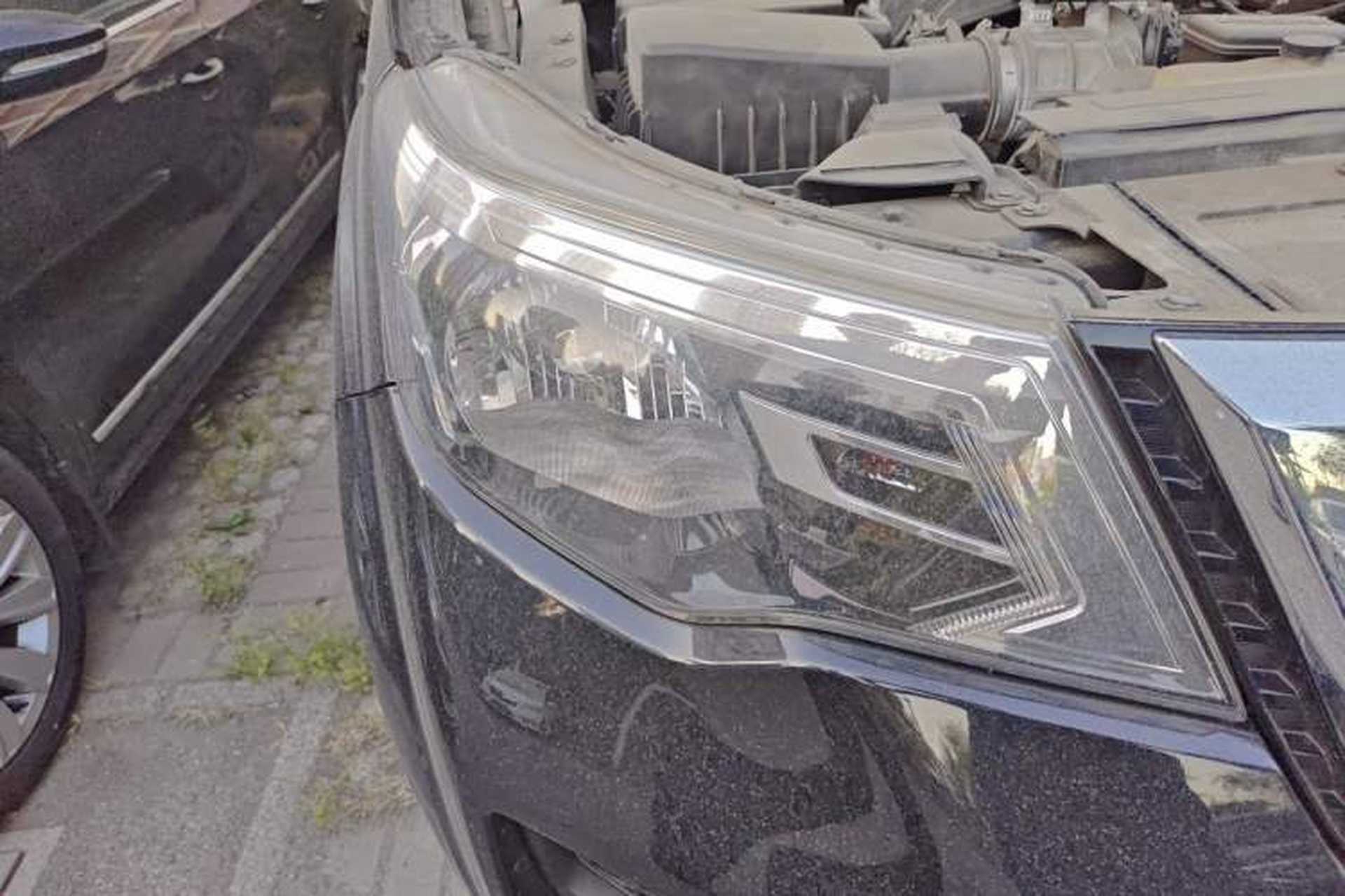 Used Nissan Terra 2018 2.5L Manual Two-Wheel Drive Elite Edition Right Front Headlight