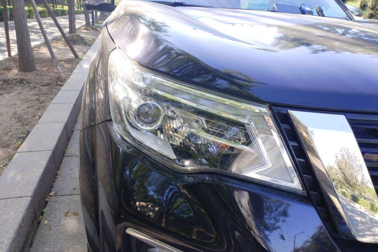 Used Nissan Terra 2018 2.5L Automatic 4x4 Flagship Edition Right Front Headlight
