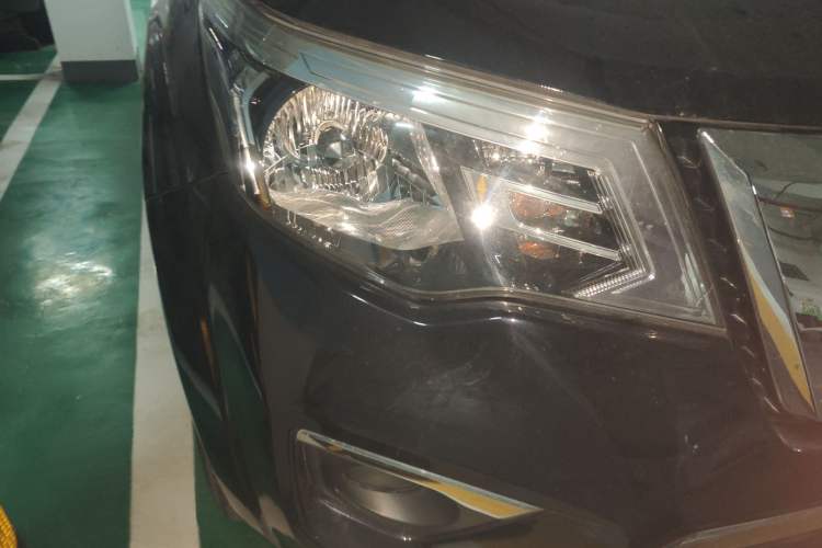 Used Nissan Terra 2018 2.5L Automatic 2WD Luxury Edition Right Front Headlight