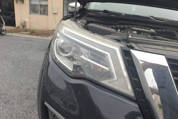 Used Nissan Terra 2018 2.5L Automatic 4x4 Flagship Edition Right Front Headlight