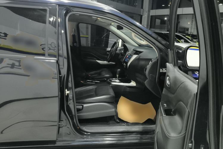 Used Nissan Terra 2018 2.5L Automatic 2WD Luxury Edition Right Front Seat