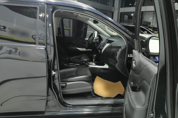 Used Nissan Terra 2018 2.5L Automatic 2WD Luxury Edition Right Front Seat