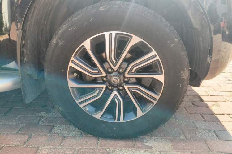 Used Nissan Terra 2018 2.5L Automatic 2WD Luxury Edition Right Front Wheel Hub