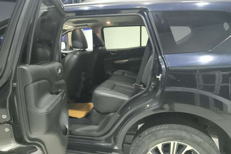 Used Nissan Terra 2018 2.5L Automatic 2WD Luxury Edition Right Rear Seat